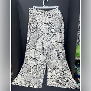 Rachel Zoe Black and White Leaf Print Wide-Leg pants L
Perfect condition